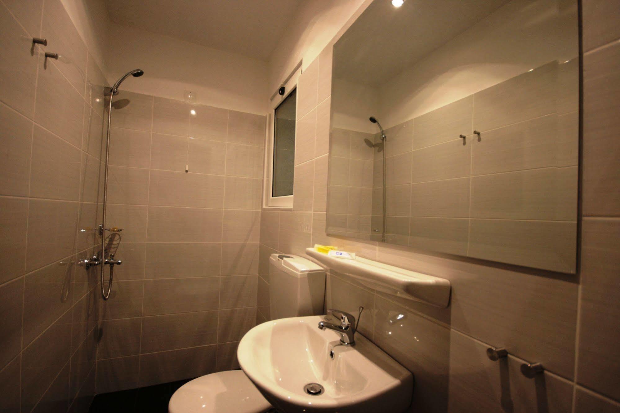 Vienna Hotel Афіни Екстер'єр фото