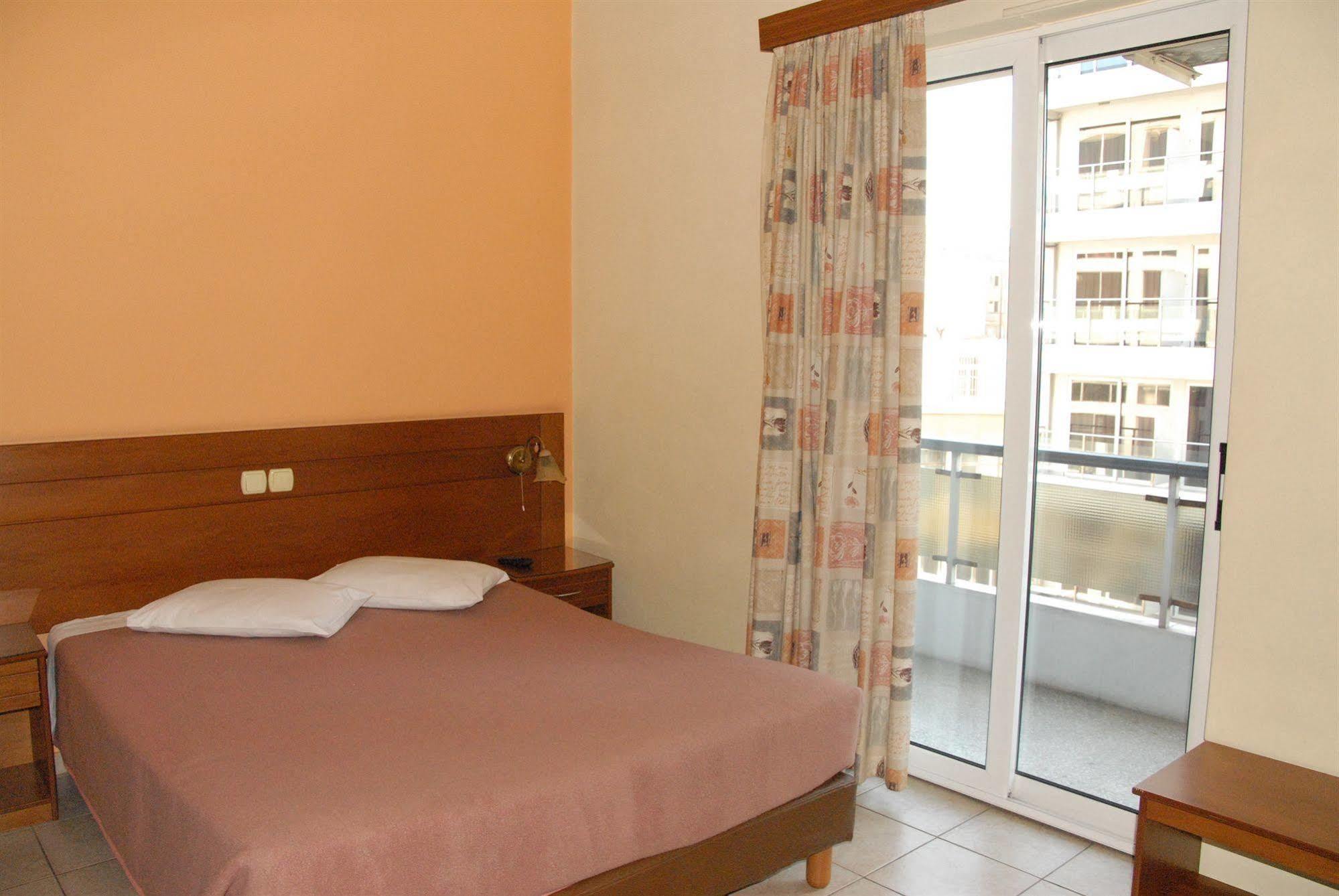 Vienna Hotel Афіни Екстер'єр фото