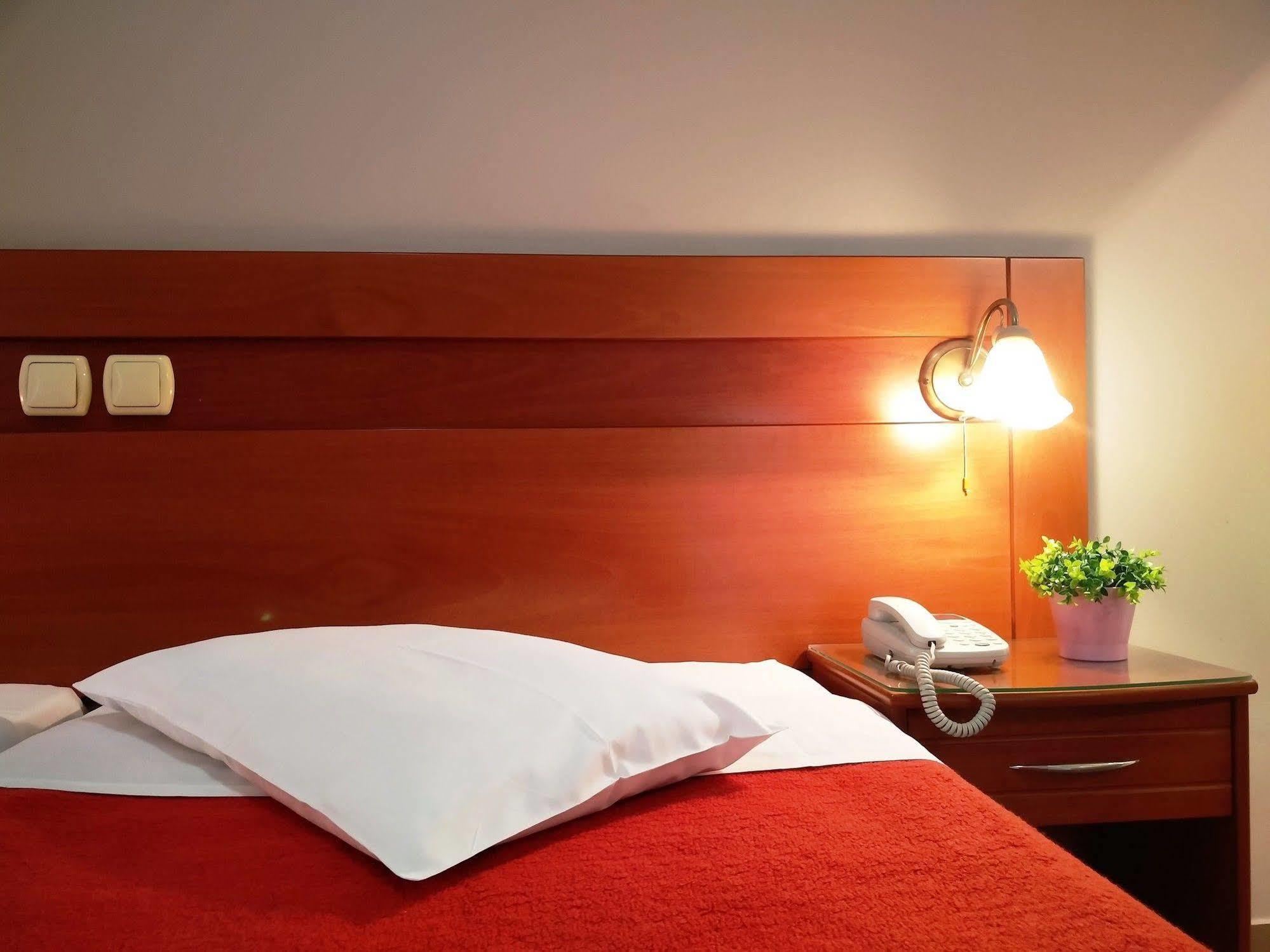 Vienna Hotel Афіни Екстер'єр фото