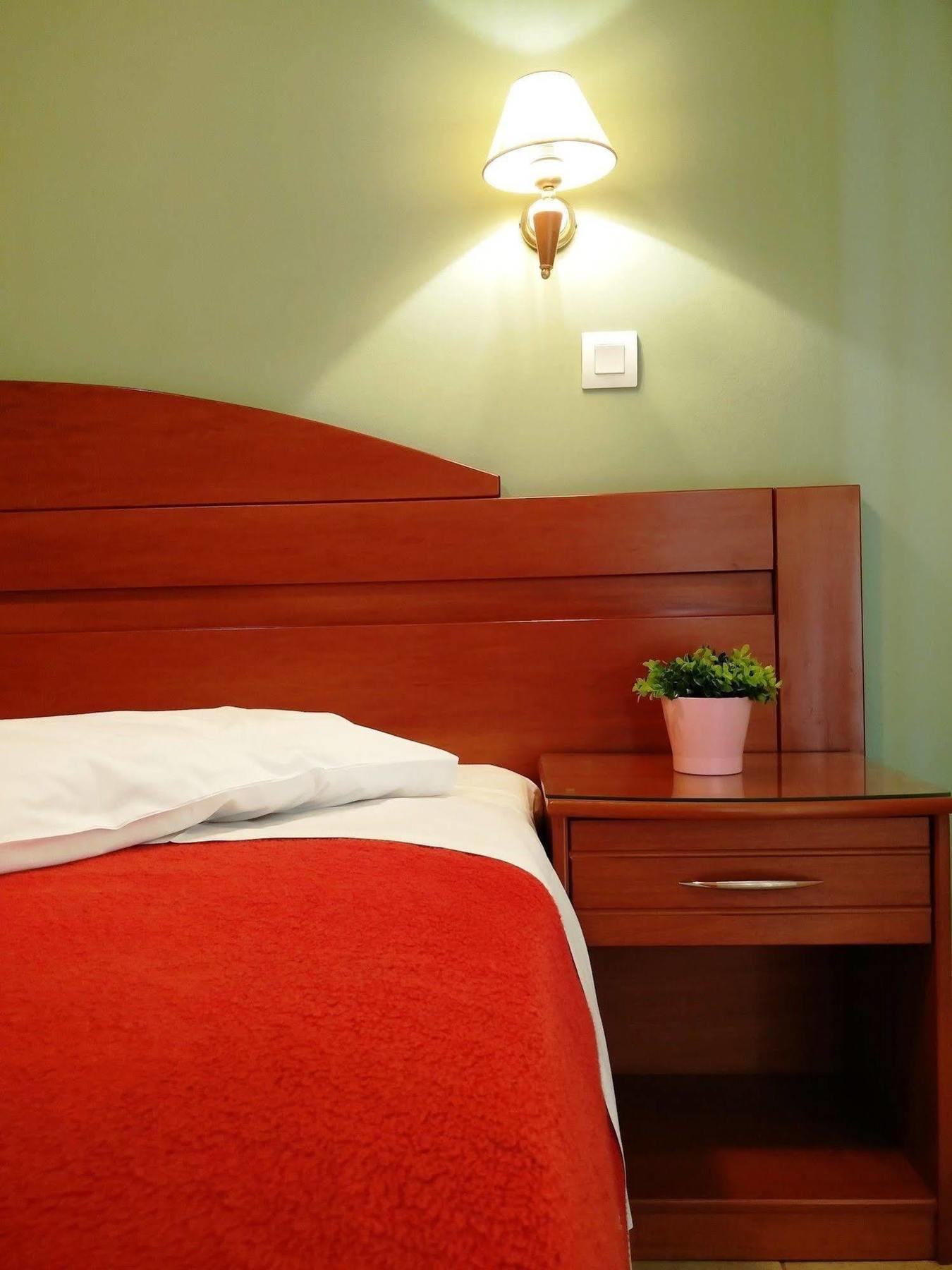 Vienna Hotel Афіни Екстер'єр фото