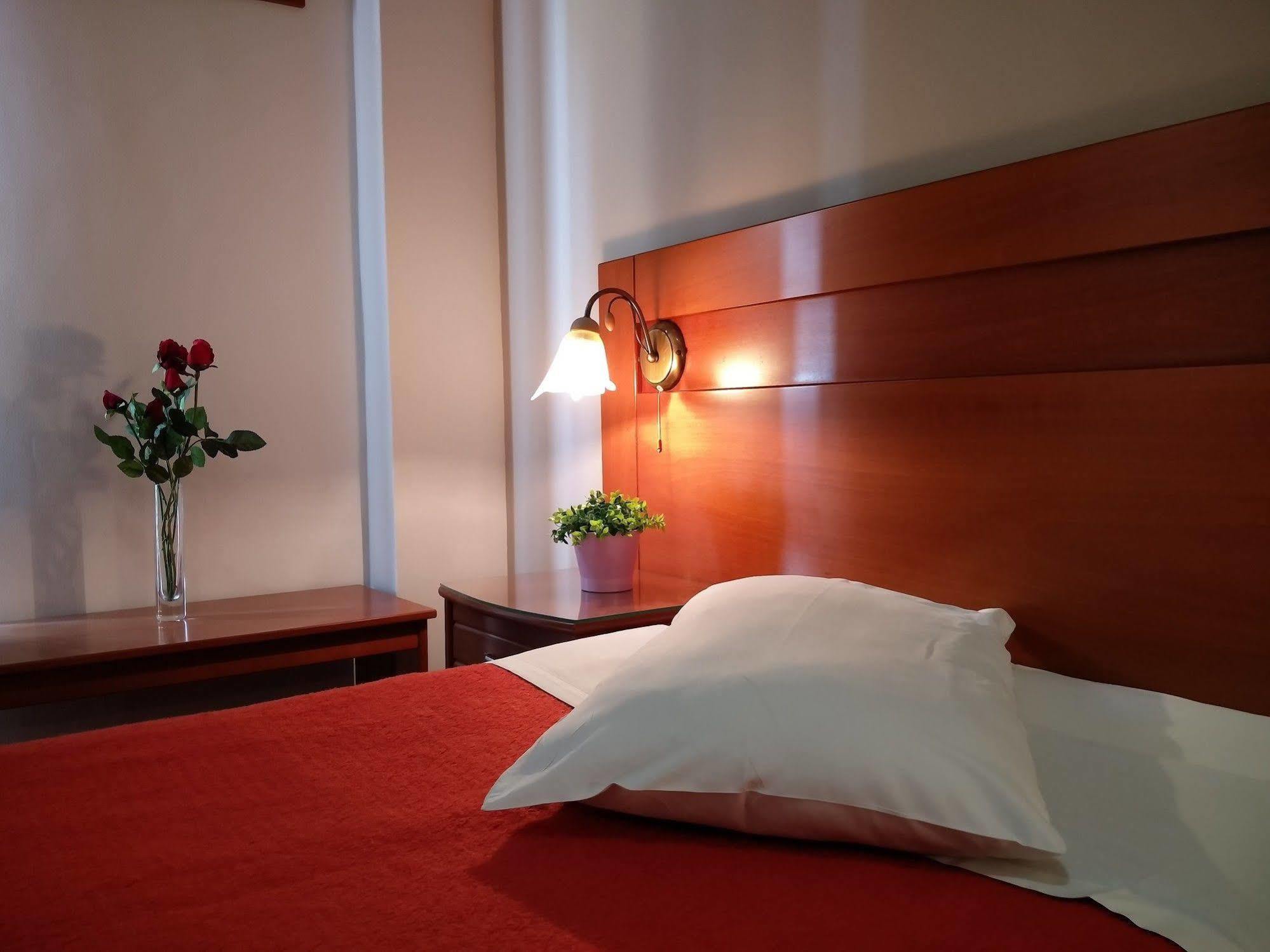 Vienna Hotel Афіни Екстер'єр фото
