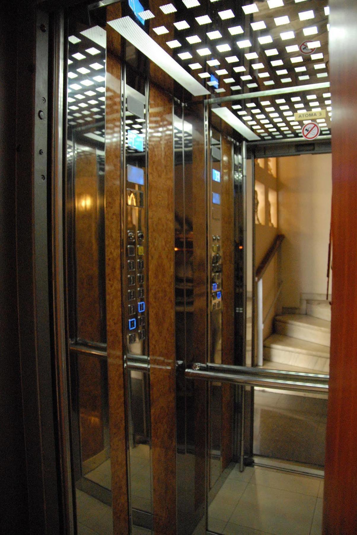 Vienna Hotel Афіни Екстер'єр фото