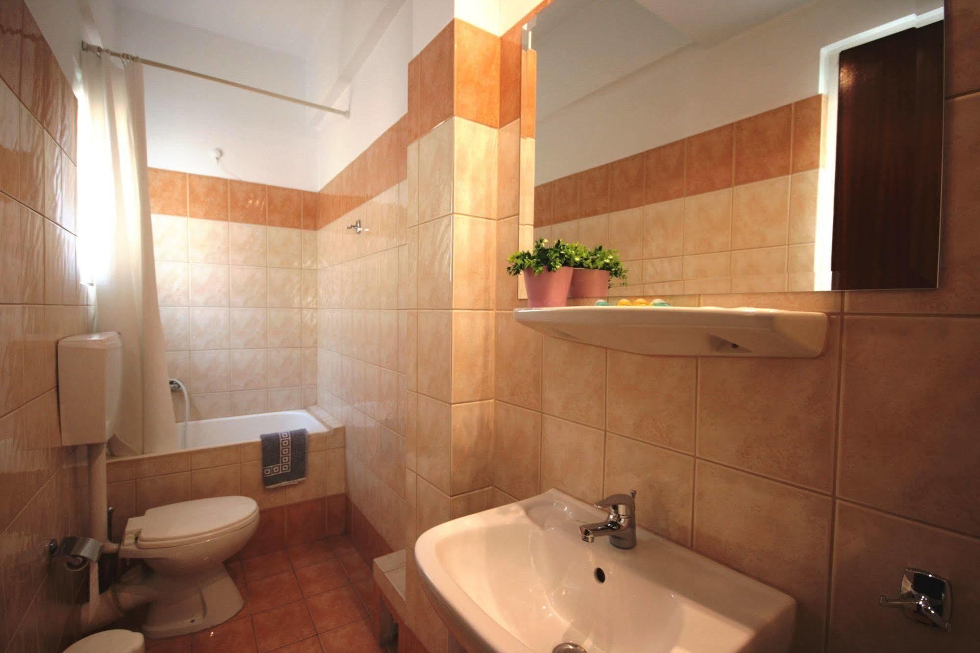Vienna Hotel Афіни Екстер'єр фото