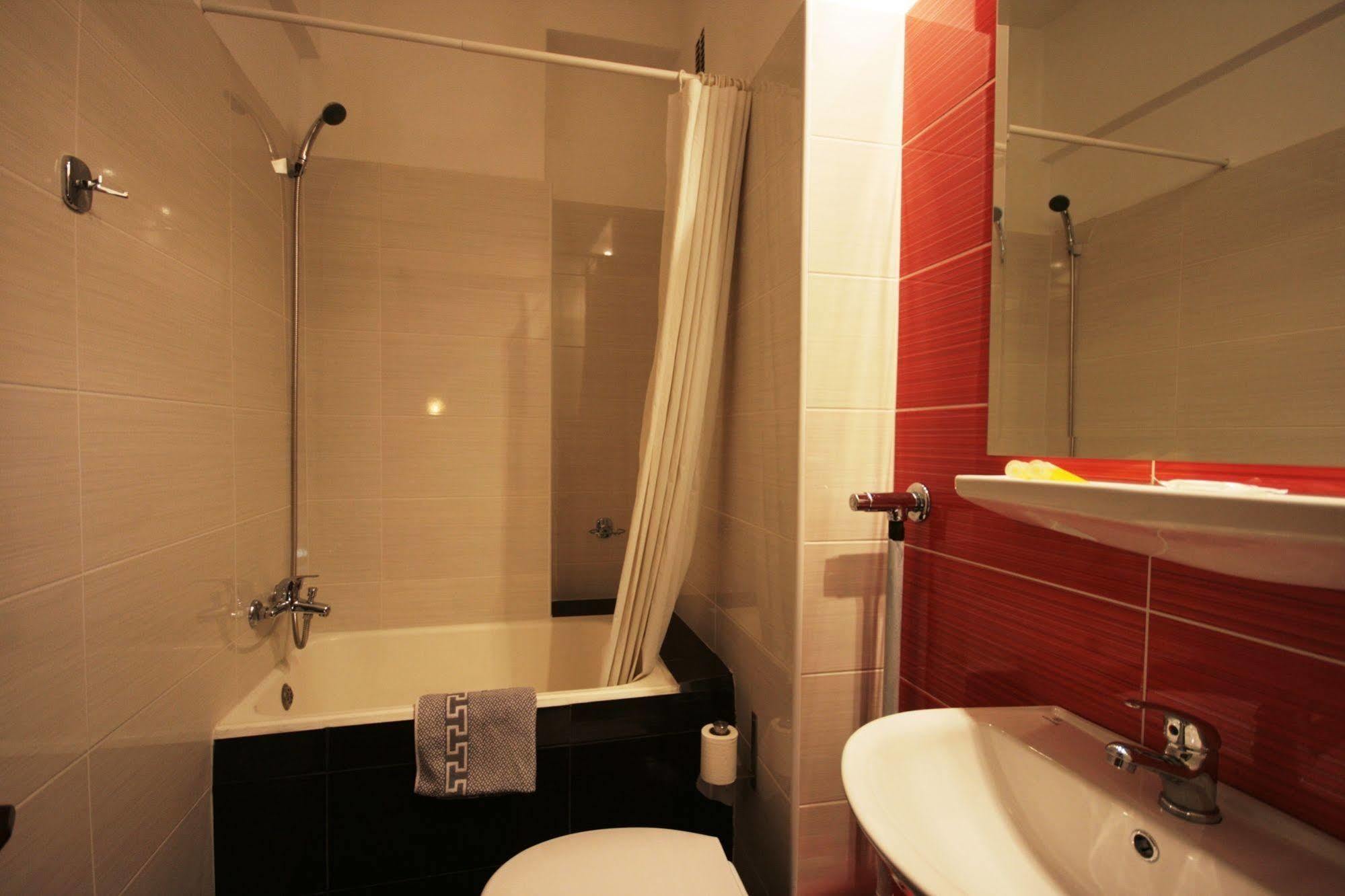 Vienna Hotel Афіни Екстер'єр фото