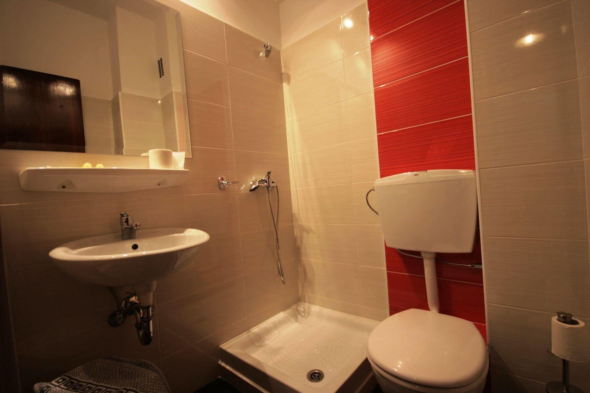 Vienna Hotel Афіни Екстер'єр фото