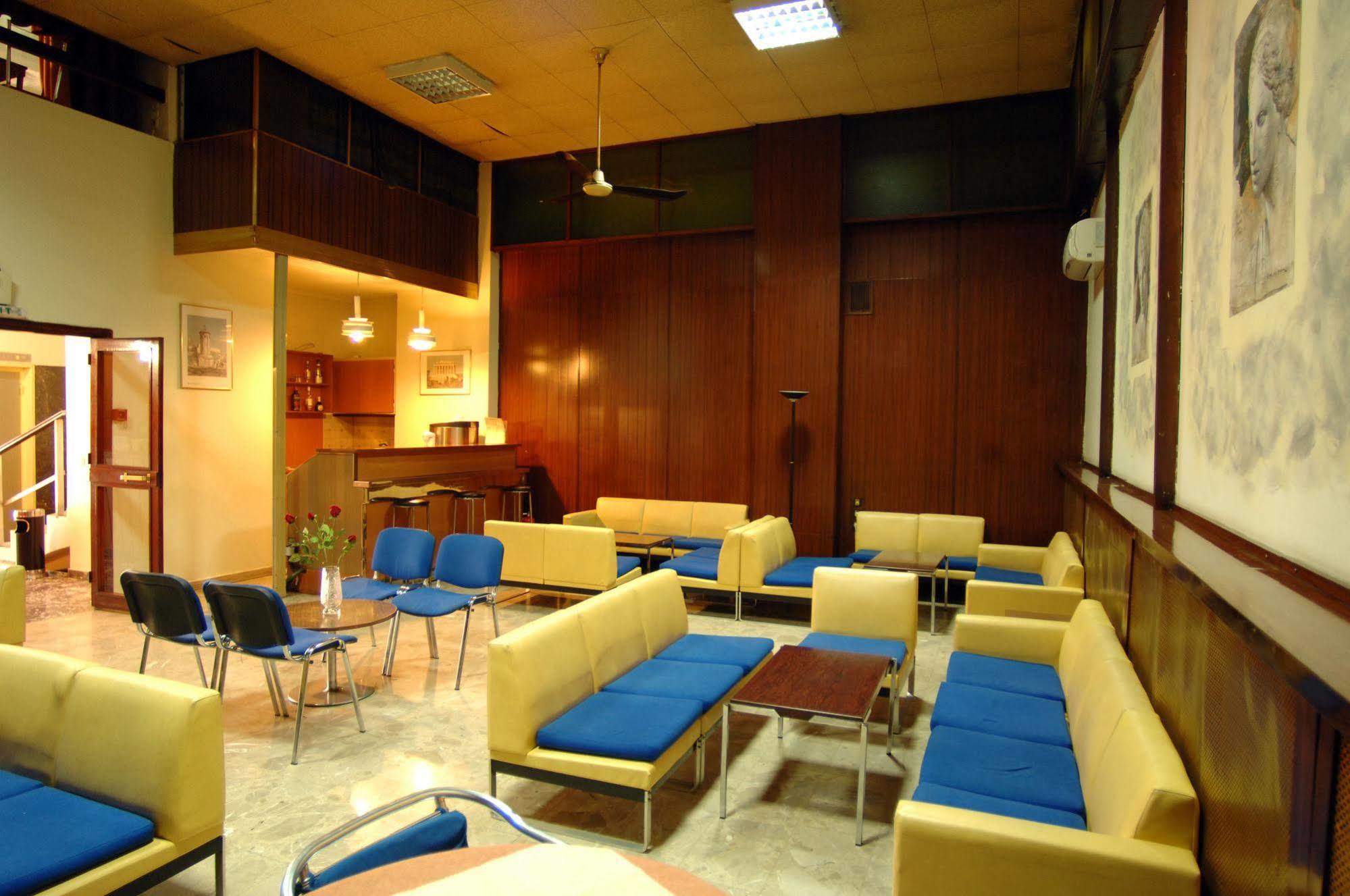Vienna Hotel Афіни Екстер'єр фото