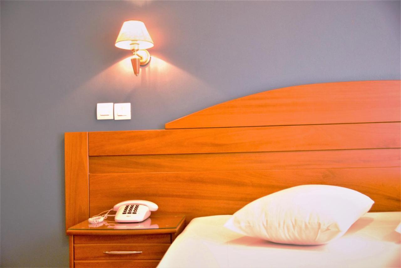 Vienna Hotel Афіни Екстер'єр фото